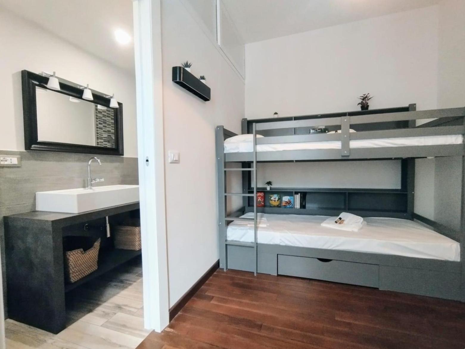 Joivy Spacious Family Apt For 4, In Carignano, Genoa Exterior photo